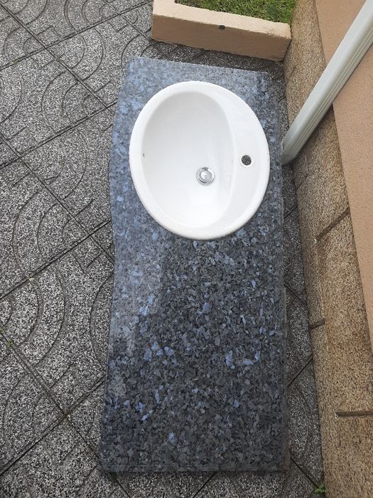 Pedra com lavatório