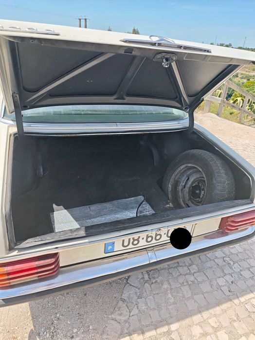 Mercedes W115/8 220D