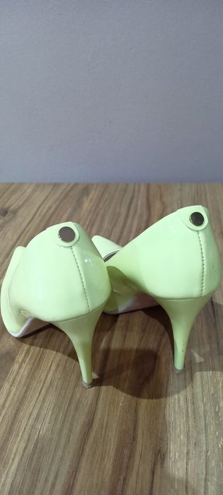 Szpilki rozm 37 seledynowe