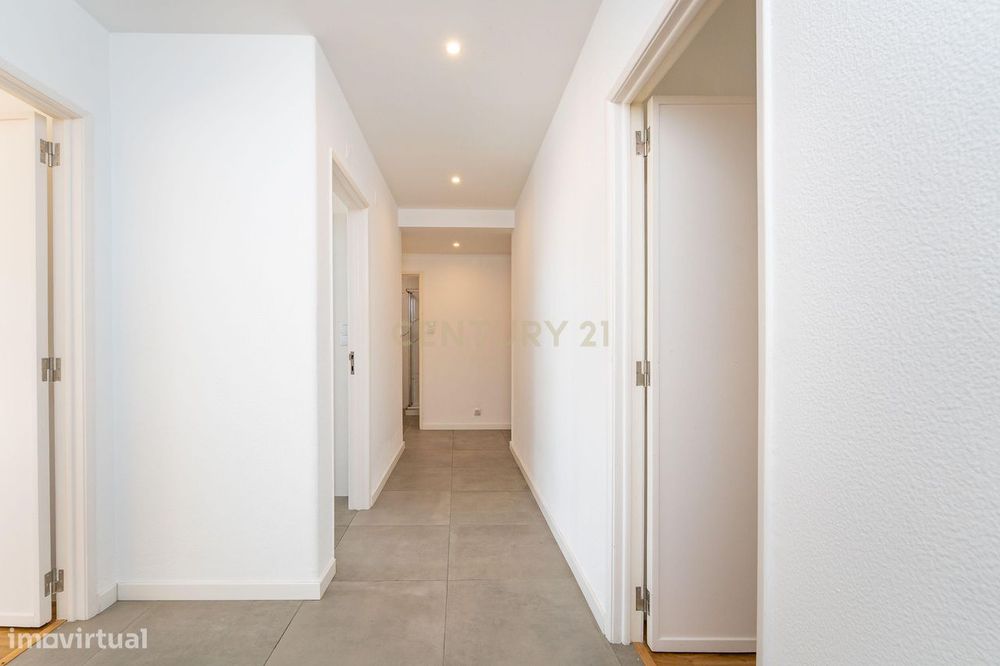 Apartamento T4 para arrendamento em Benfica