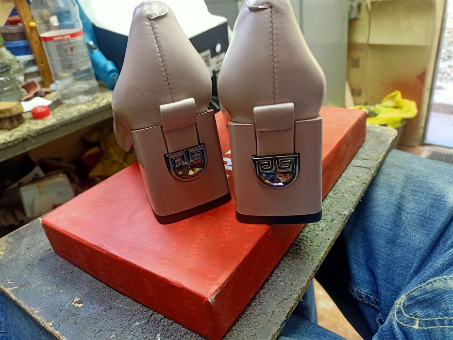 Шкіряні жіночі туфлі