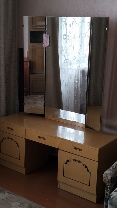 Трюмо вживане для дачі