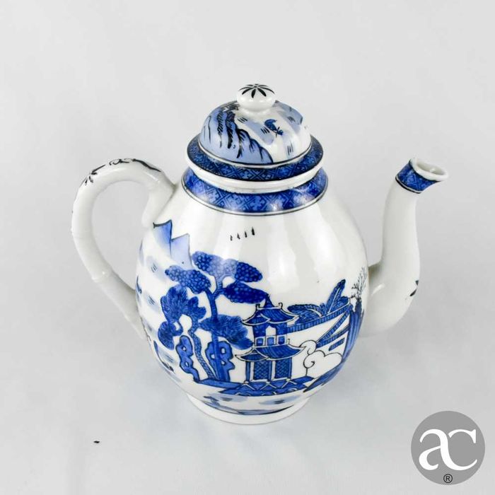 Bule, Leiteira e Açucareiro em porcelana da China, Cantão, circa 1970