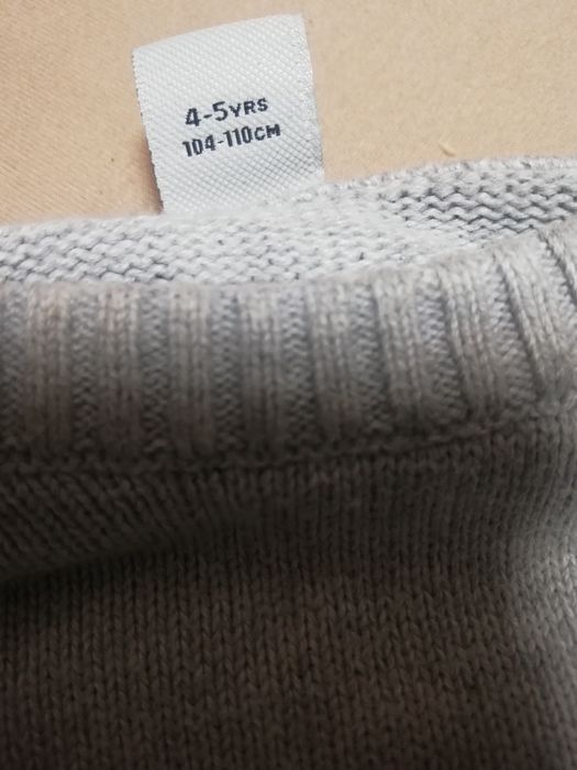 Chłopięcy sweterek Tu 104