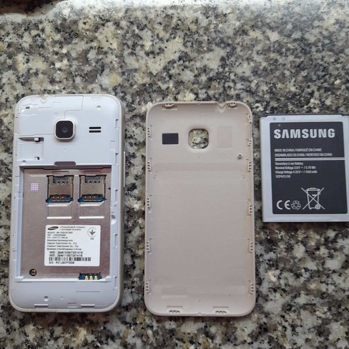 Мобильный телефон Смартфон Samsung Galaxy J1 2016