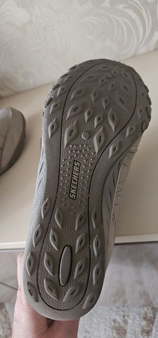 Продам женские ботинки Skechers 38р.