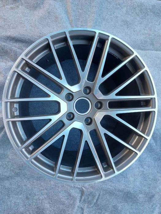 Продам б.в. один диск колісний задній Porsche