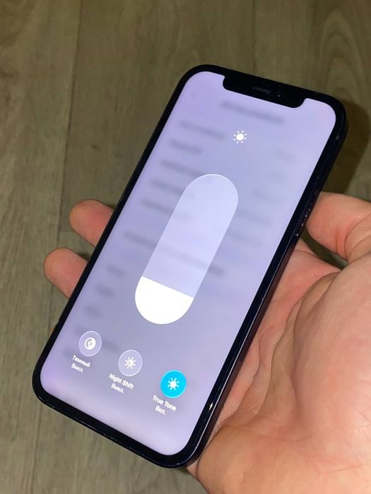 iPhone 12 64gb neverlok 

Face ID: не працює 

True Tone: працює 

АКБ