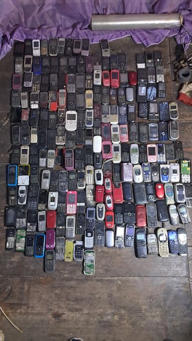 Кнопочні телефони