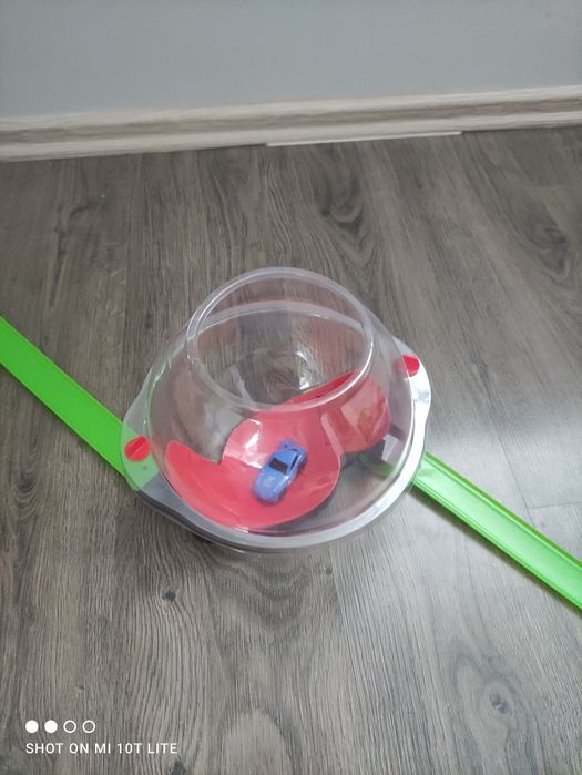 Tor wyścigowy w kuli Nowy