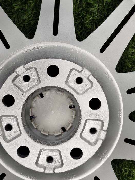 Jantes 19 bmw originais pack M style 225 rigorosamente novas Dupla medida saíram originalmente E90 E91 E92 E93  mas compatível com vários modelos bmw