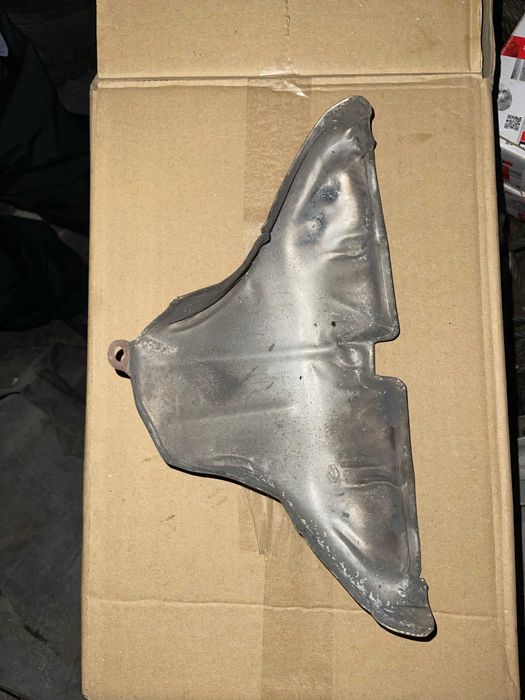 Коллектор выпускной с защитой на Renault , Dacia 1.2 бензин