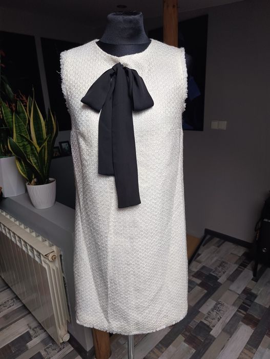 Biała elegancka sukienka r. S Mohito