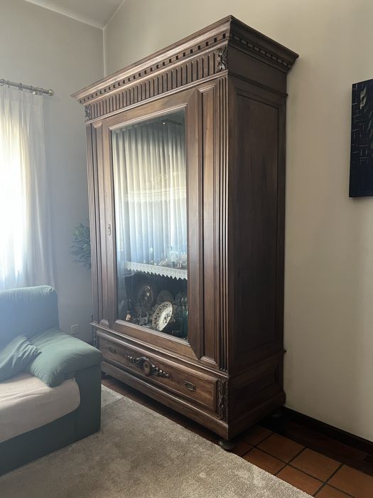 Movel de Sala c/ vitrine com mais de 150 anos