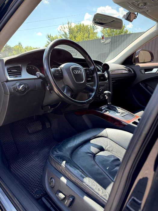 Автомобіль Audi A4 B8