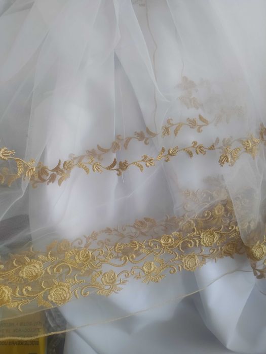 фата  фатинова біла с золотим , розшита золотом фата  Бело золотая