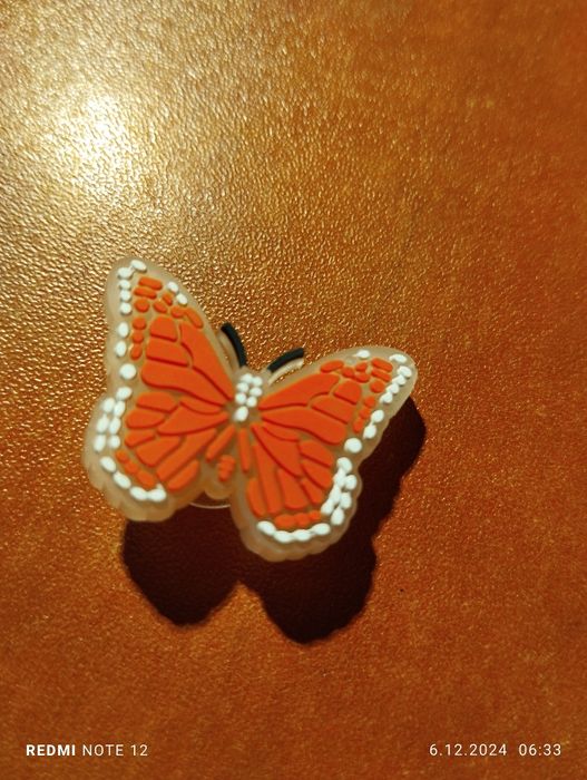 Przypinki do crocsów