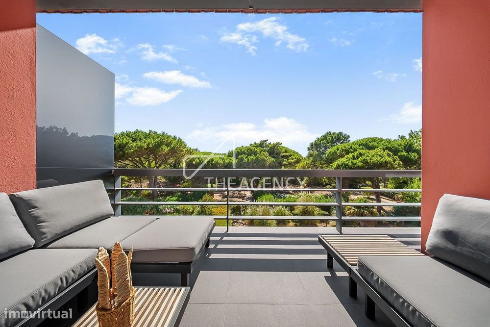 T3 Duplex na Quinta da Marinha: A Definição de Luxo e Exclusividade em