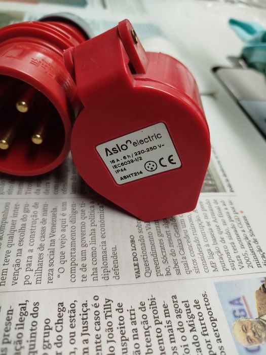Three-phase plugs64874036651137123
