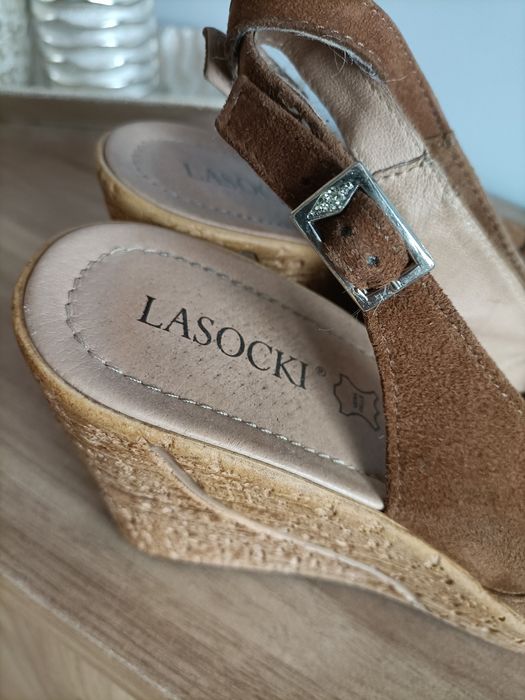 Brązowe sandałki na koturnie skórzane Lasocki CCC rozmiar 40