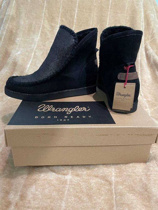Чорні черевики(уггі) бренду Wrangler 38 розмір