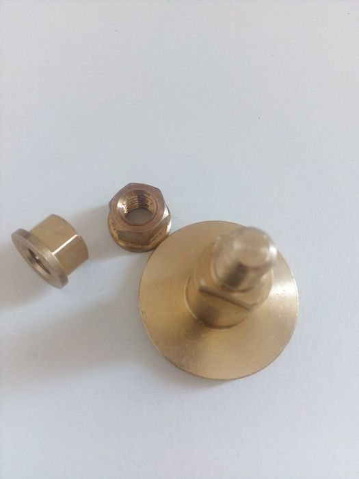 Entulho limpo / latão