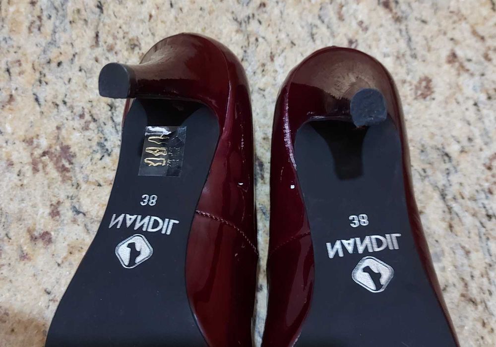 Sapatos de salto alto de senhora Bordô, NOVOS