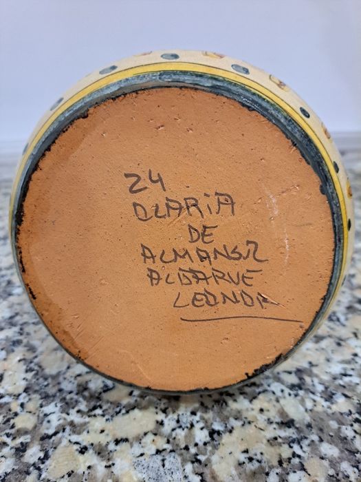 Pote lindíssimo  como novo  como pode ver a vela não  foi usada