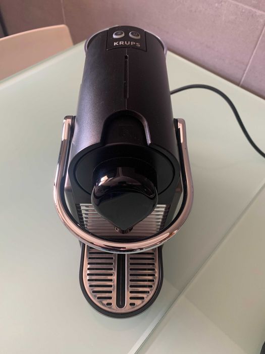 Maquina NESPRESSO Pixie Titan
