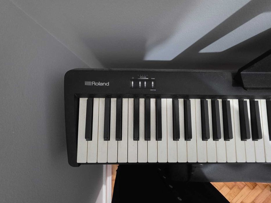 Piano Digital Roland FP-10 + Banco + Suporte | Como Novo