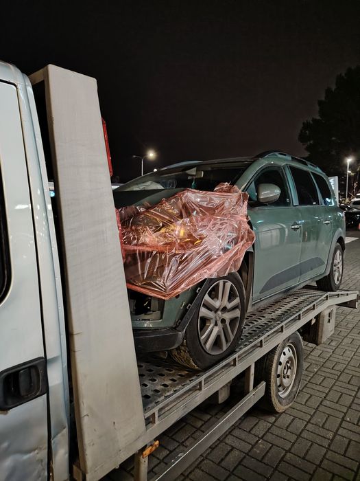 Autolaweta transport towaru / samochodów