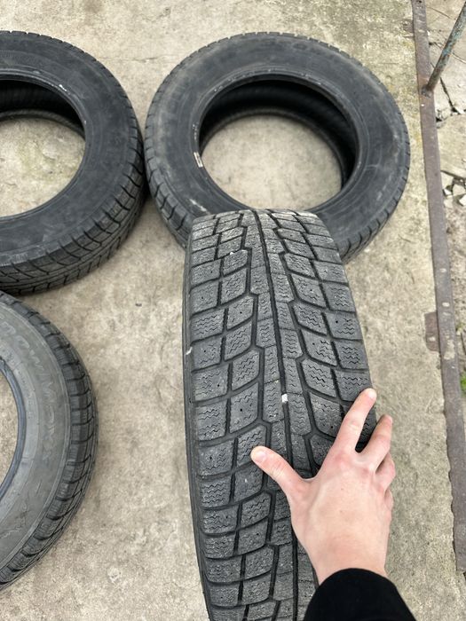 Зимова резина 215/65 R16