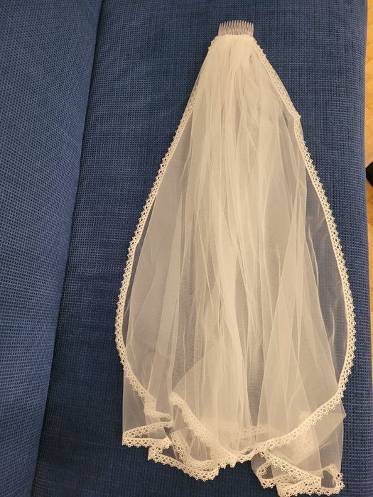 Welon ślubny do pasa obszyty koronką z grzebykiem Violetta