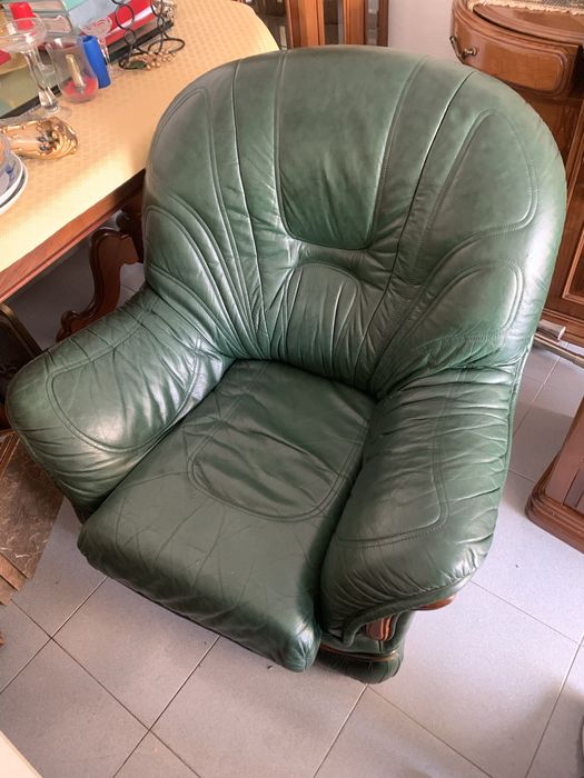 Conjunto de Sofás em Pele Verde (Sofá 3 Lugares + Poltrona)