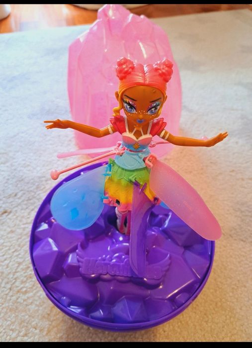 Boneca fairy flyer hatchimals