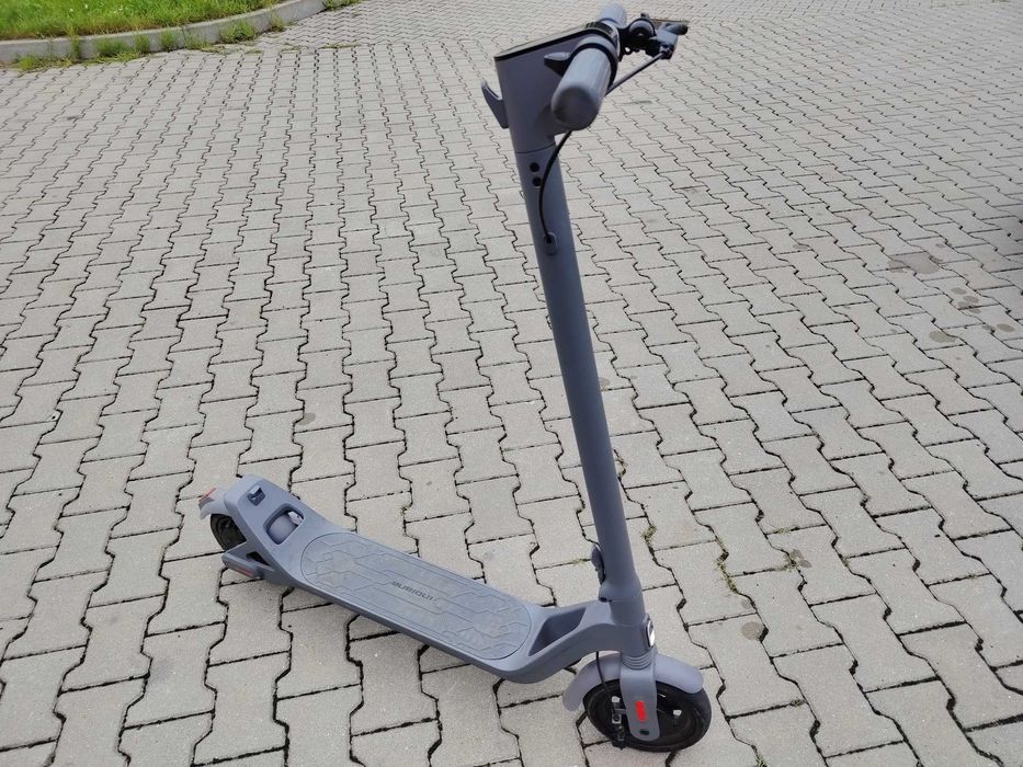 Sprzedam hulajnogę elektryczną.