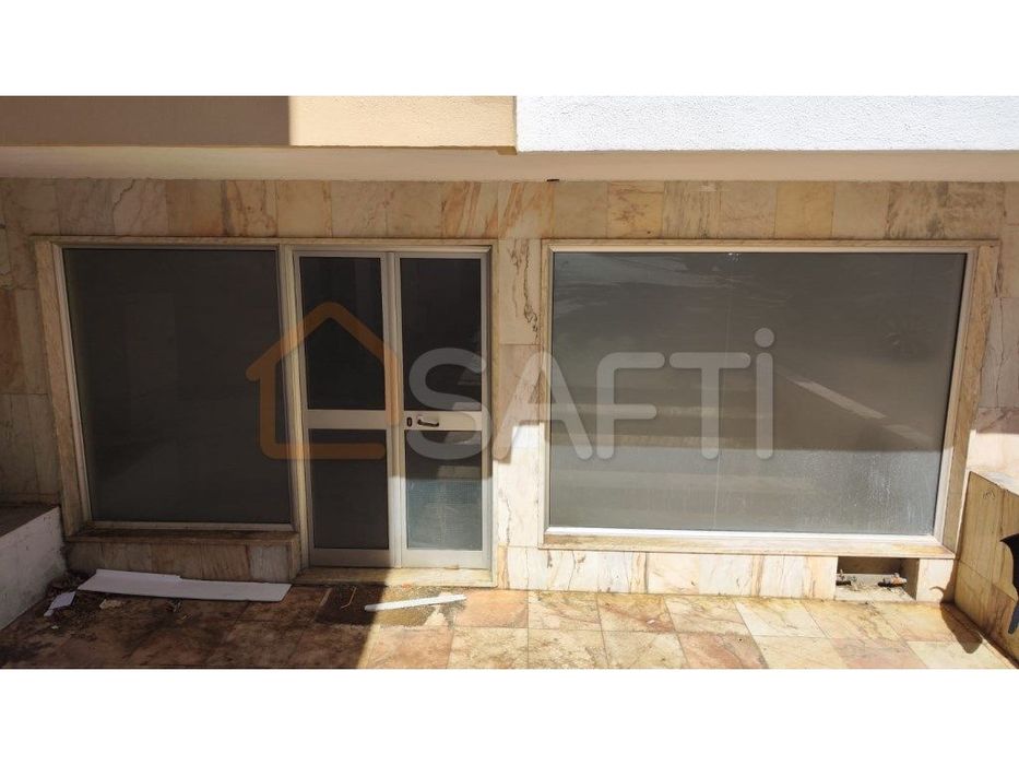 Loja no centro do Entroncamento, Santarém, com 96,50 m2