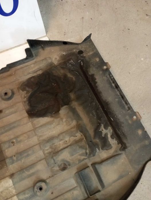 Resguardo inferior motor Jaguar XF 250