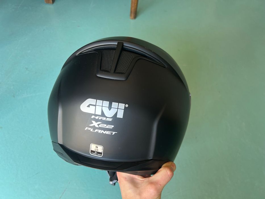Capacete novo, preto, tamanho S, com protecção/saco