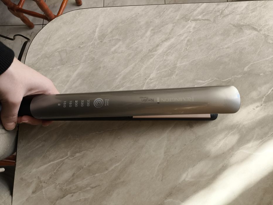 Cтайлер, вирівнювач волосся Remington Keratin