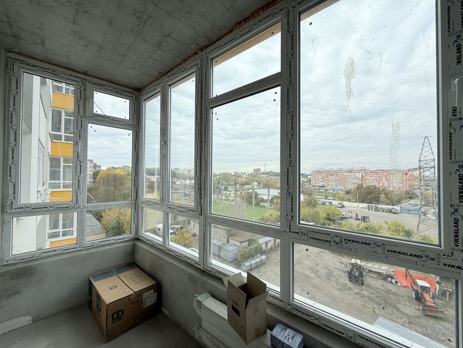 Простора 1к квартира, якісний забудовник Рауш, рн Вистава