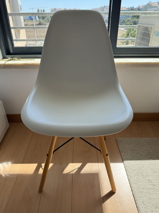 Cadeira estilo Eames - nordica