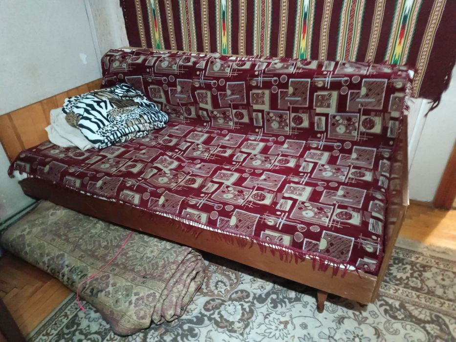 Меблі у вітальню,  шафа, диван