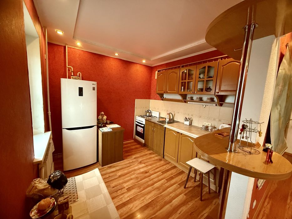 Продам 4х комнатную квартиру, л/б, 4 мкрн. А