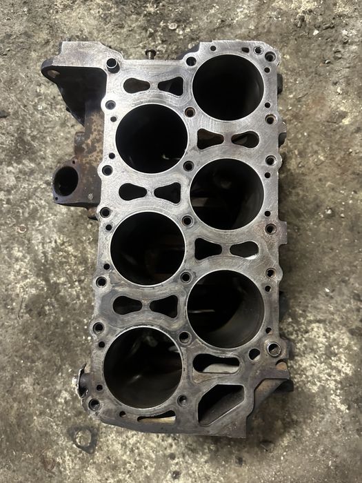 Блок циліндрів двигуна Volkswagen Touareg 3.2i AZZ