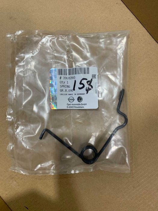 Пружина штыря замка капота в передней панели  astra g