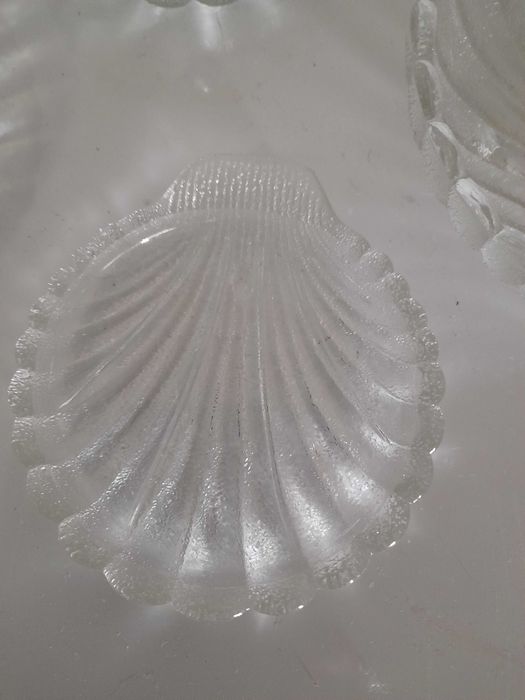 Pratos e taças  de sobremesa em vidro (antigas)