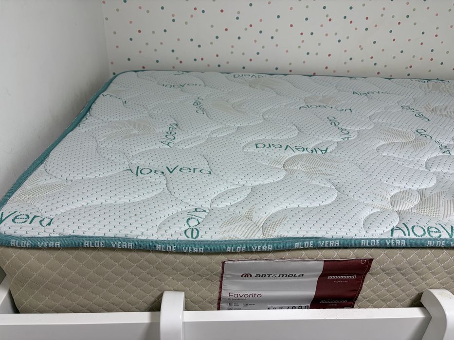 Vendo beliche infantil/juvenil, ideal para otimizar  o espaço do quarto. Estrutura moderna em branco, muito funcional e com bastante arrumação.