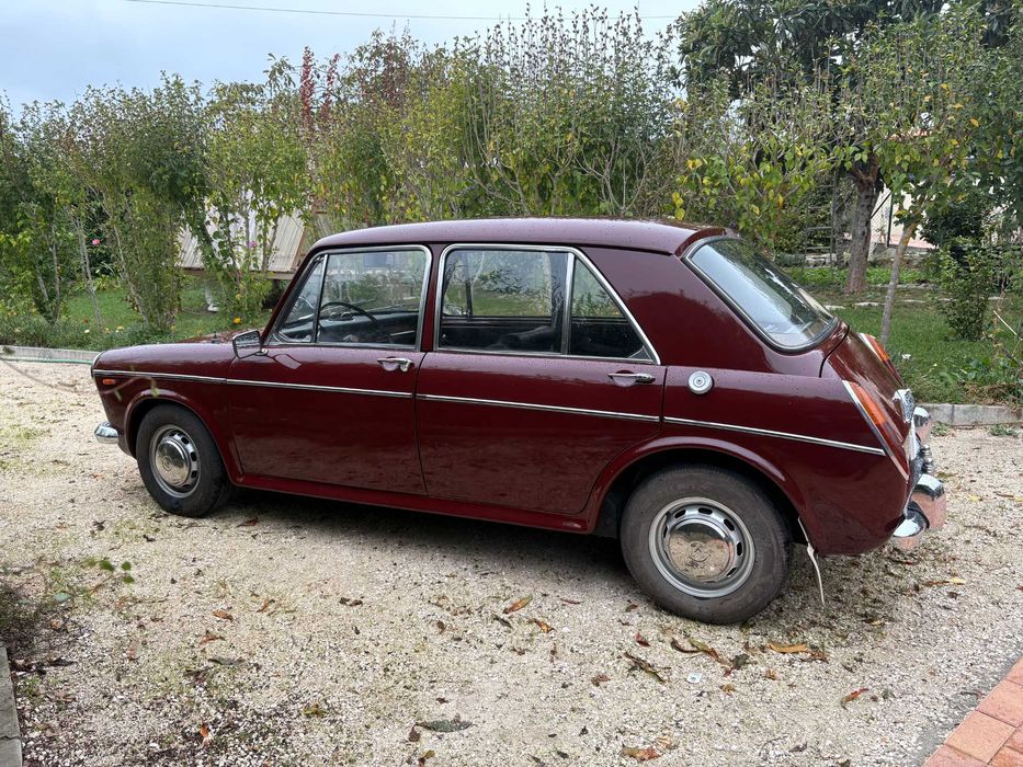 Carro clássico restaurado para venda