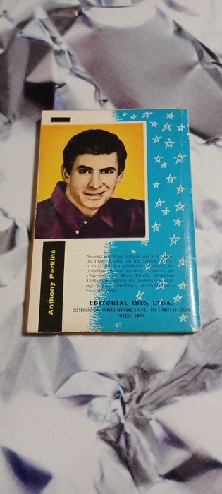 Livro _Tinham de Ser Vaqueiros_ de Fidel Prado